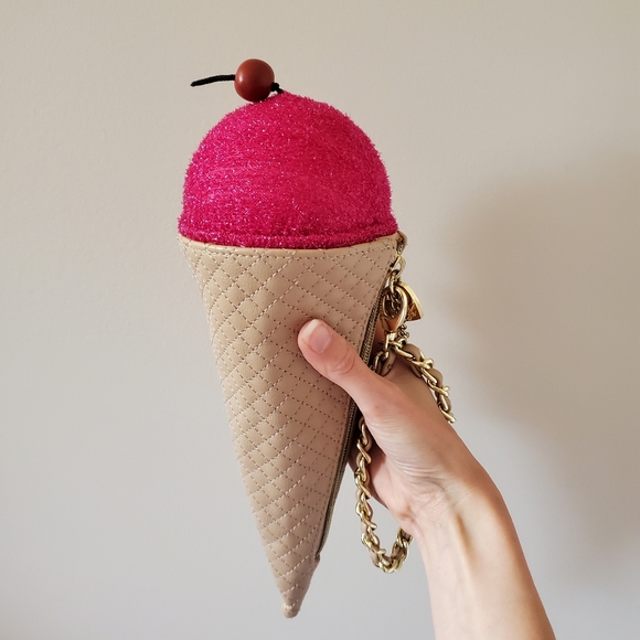 Betsey Johnson - RARE - Ice cream cone wristlet 🍦 - Picture 1 of 10